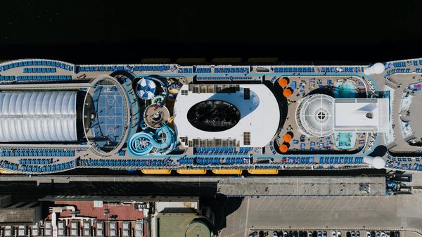 Quelle croisière propose des ateliers de poterie avec des artisans locaux en Turquie?